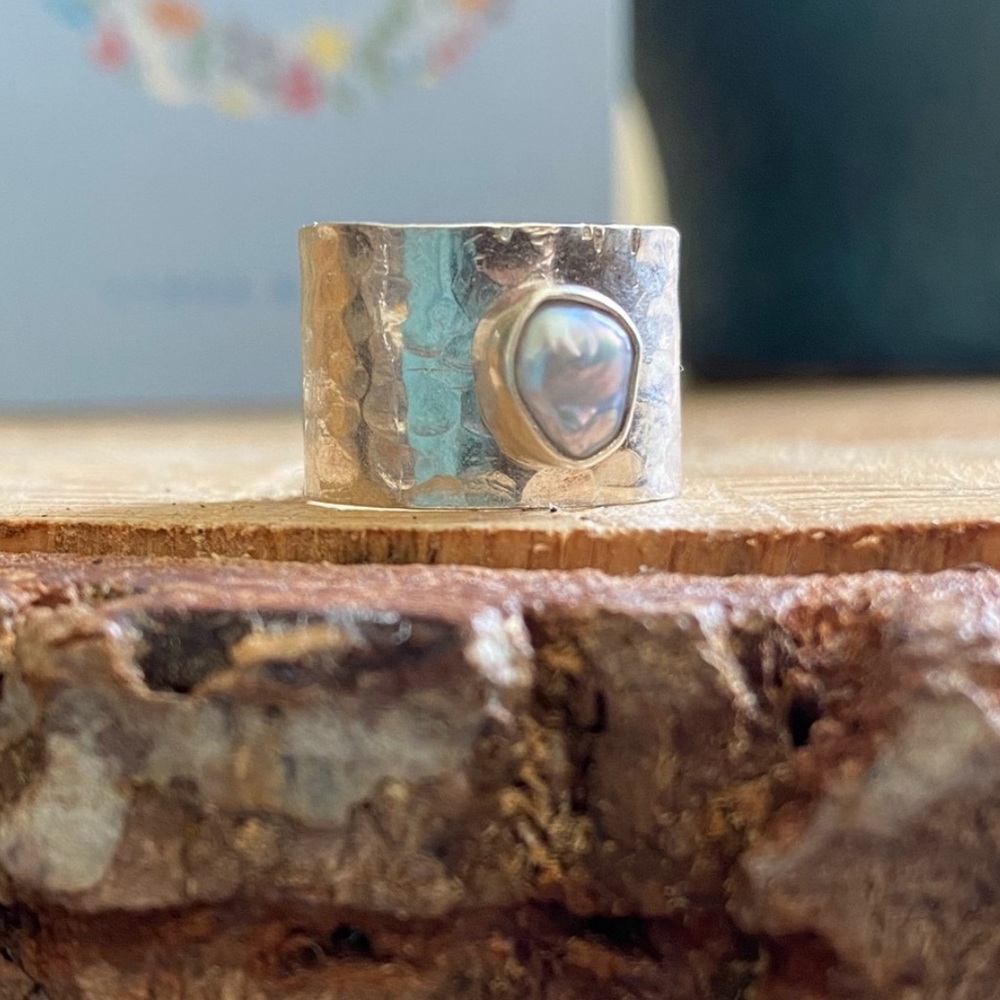 Hammered 925 sterling silver and pearl ring size 6.5